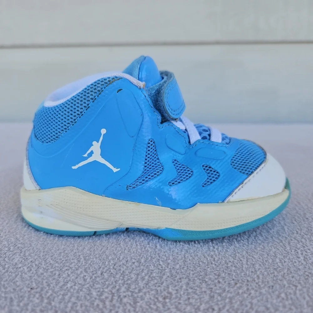 Nike Air Jordan Play In These 2 Toddler Size 6C Carolina Blue Hook & Loop